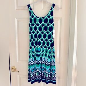 NWT. Geometric sleeveless dress. Casual or dressy. Pleated. Size 8. Navy/green.